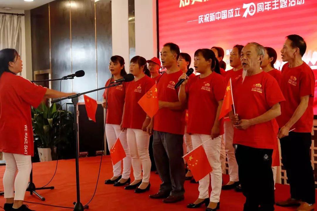 哈尼和她的宠物们